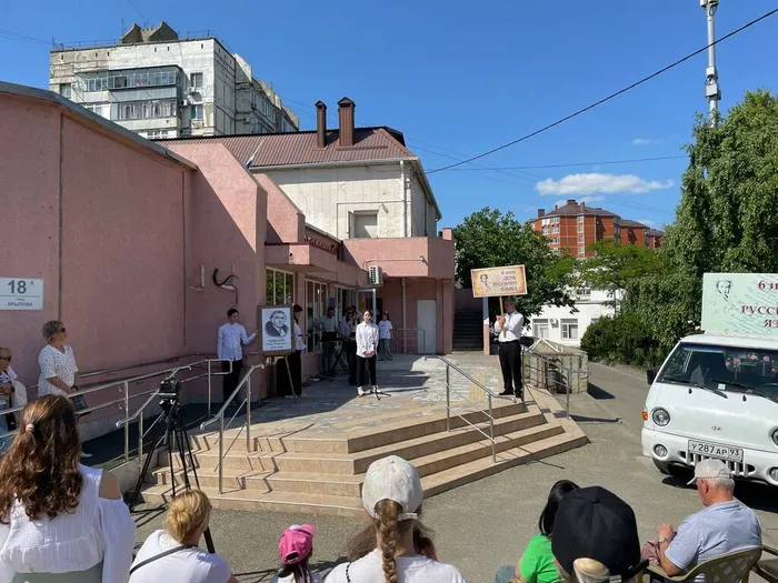 photo_5474657068771299009_y