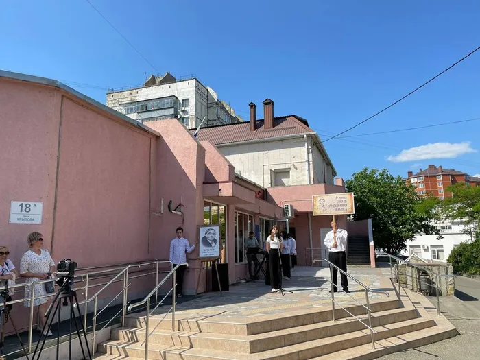 photo_5474657068771299005_y